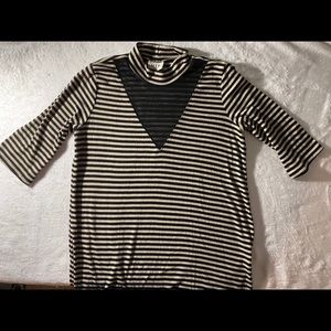 Striped quarter sleeve shirt with mesh V top